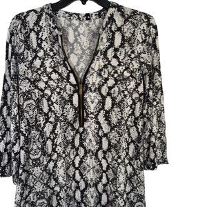 Calvin Klein Women’s Medium Black White Snake Print Blouse Zip Front 3/4 Sleeve